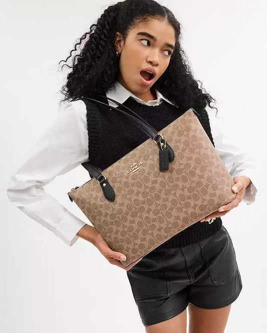 Bolsa de lona recubierta de la firma Coach
